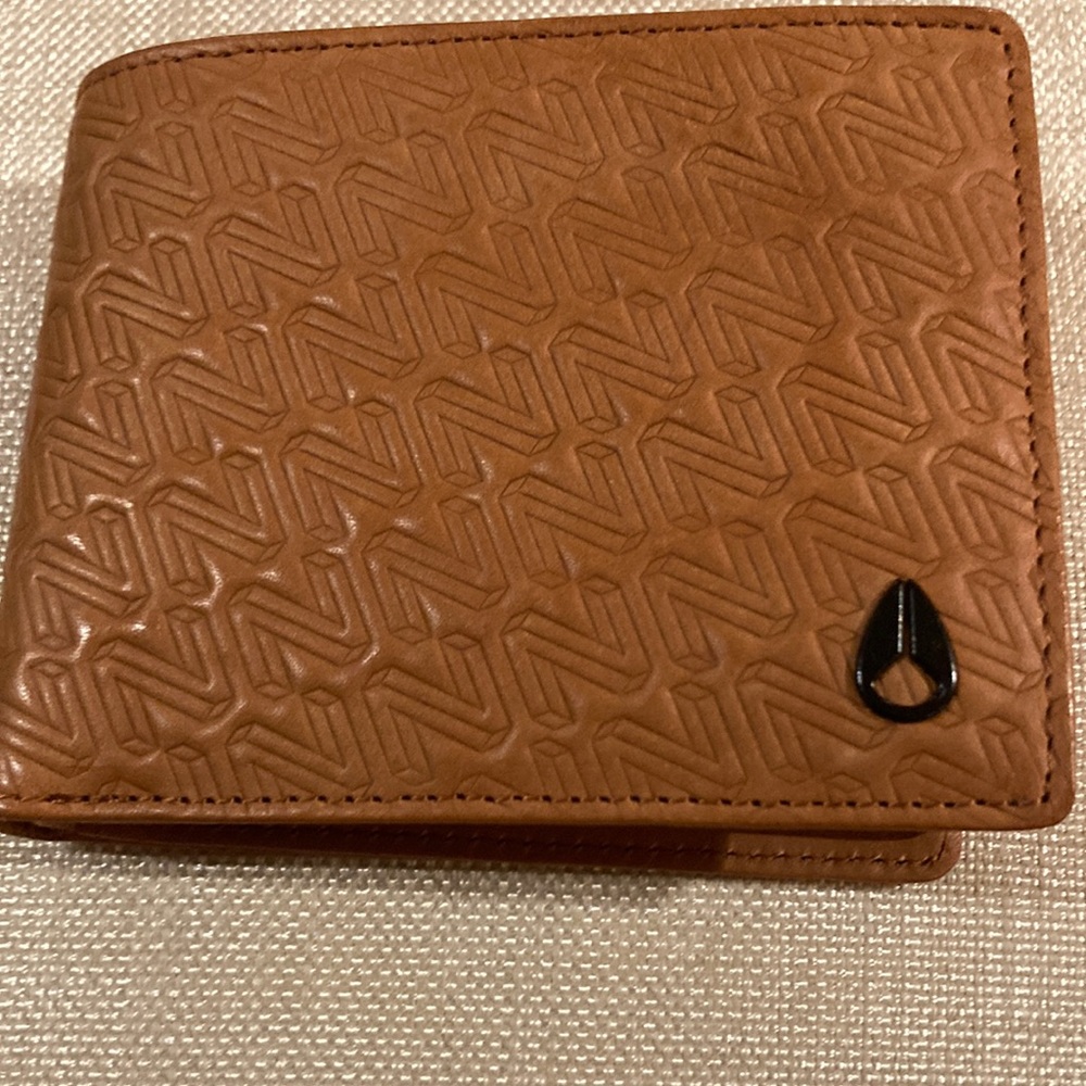 Mens Nixon Pass leather wallet NWOT